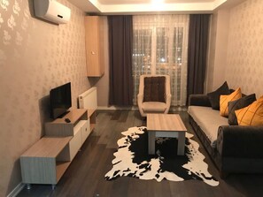 Deluxe Double Room | Living area