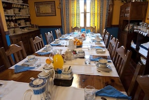 Frühstück (3.75 EUR pro Person)