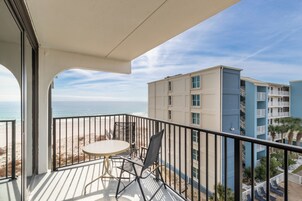 Signature-Apartment, 1 Schlafzimmer, Poolzugang, eingeschränkter Meerblick | Balkon