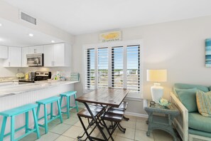 Signature Condo, 1 Bedroom, Pool Access, Partial Ocean View | In-room dining