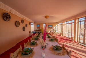 Se sirven desayunos, almuerzos y cenas