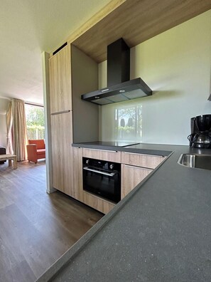 Réfrigérateur, micro-ondes, four, lave-vaisselle