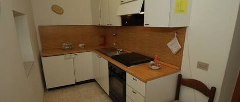 Frigorífico, microondas y horno