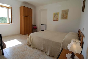 2 bedrooms, bed sheets