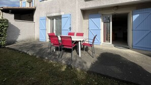 Unclassified image, 5 of 9, button - Cozy 3-Room Apartment, A/C, Pool, Pets Welcome, Free Parking, Near Pont d'Arc (Vallon-Pont-d'Arc)