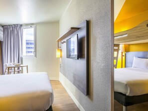 Triple Room, Multiple Beds | Premium bedding, desk, blackout curtains, soundproofing - ibis budget Paris Gennevilliers (Gennevilliers)
