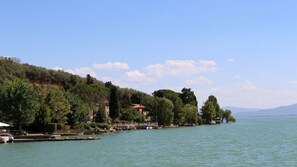 Una spiaggia nelle vicinanze