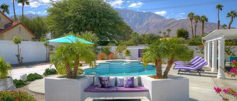 حمّام سباحة مُدفَّأ