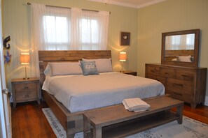 Rumah Khas, 3 kamar tidur, pemandangan kebun, lantai dasar | 1 kamar tidur, seprai premium, meja kerja, dan setrika/meja setrika