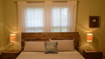 Signature House, 3 Bedrooms, Garden View, Ground Floor | 1 bedroom, premium bedding, desk, iron/ironing board