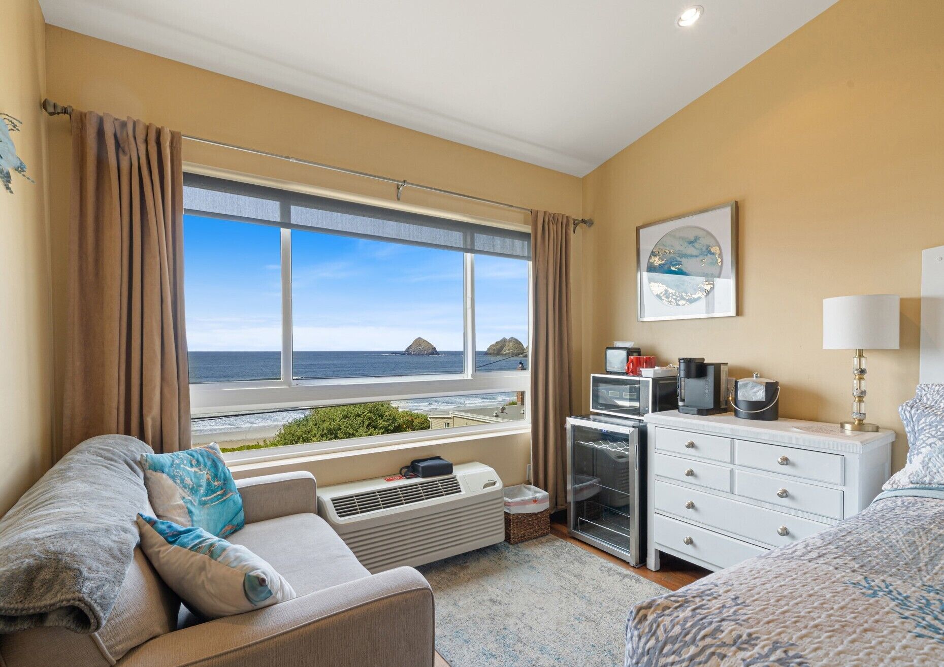 Standard Room, 1 King Bed with Sofa bed, Ocean View, Sea Facing | Free WiFi