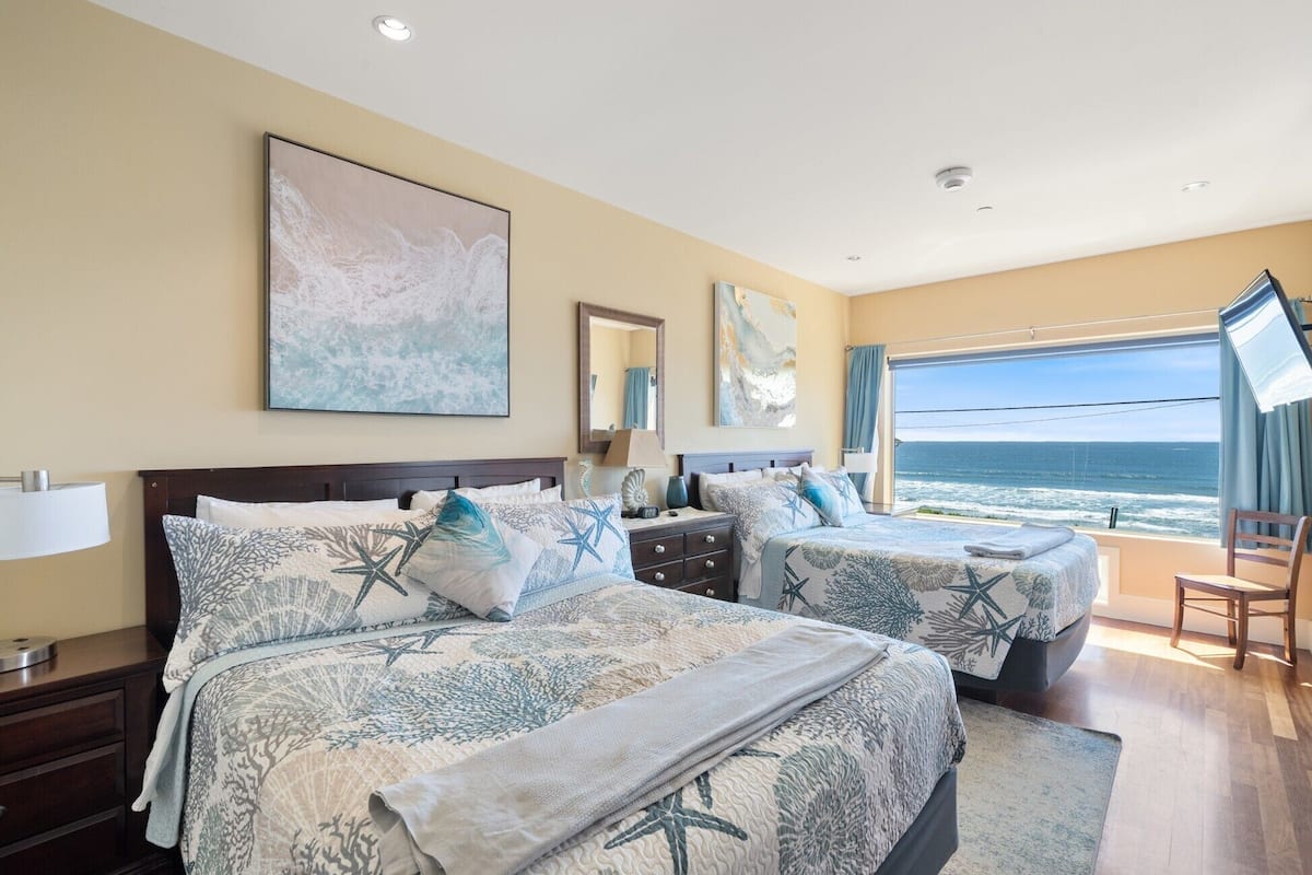 Deluxe Suite, 2 Queen Beds, Ocean View, Corner | 1 bedroom, free WiFi