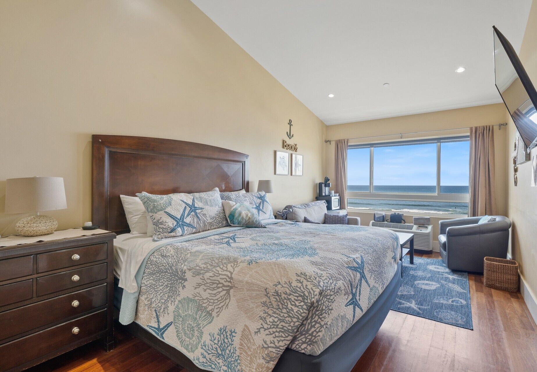 Standardzimmer, 1 King-Bett und Schlafsofa, Meerblick, Meerseite | Kostenloses WLAN