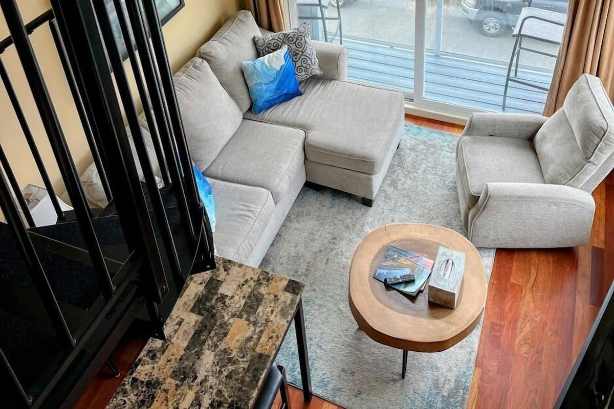 Panoramic Single Room, Ocean View, Corner | Living area | Flat-screen TV