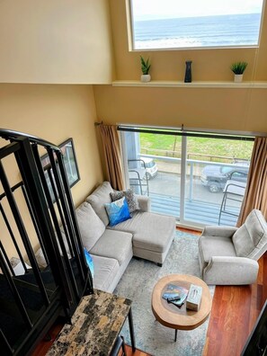 Panoramic Single Room, Ocean View, Corner | Living area | Flat-screen TV - Three Arch Inn (Tillamook)