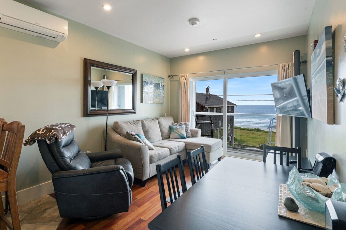 Deluxe Double Room Single Use, Multiple Beds, Kitchen, Ocean View | 1 bedroom, free WiFi