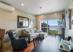 Deluxe Double Room Single Use, Multiple Beds, Kitchen, Ocean View | Free WiFi