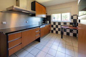 Fridge, microwave, dishwasher, coffee/tea maker
