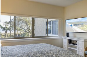 3 bedrooms, iron/ironing board, WiFi, bed sheets - 463 Captains Walk is a gorgeous villa with breathtaking views of the ocean. (Hilton Head)