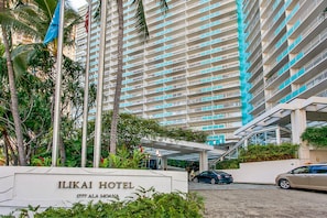 Exterior - Spacious Studio Unit with Ocean & Lagoon View #1624 (Honolulu)