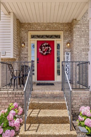 Exterior detail - Amazing Entertainment Home near Airport & Downtown (Nashville)