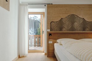 1 bedroom, internet, bed sheets