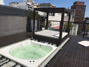 Indoor spa tub