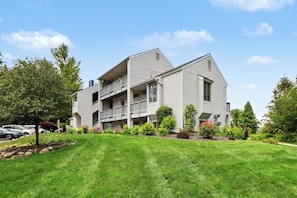 Exterior - 🏖️ Gorgeous Chic Beach Front Condo ➠ 5593 (Williamsburg)