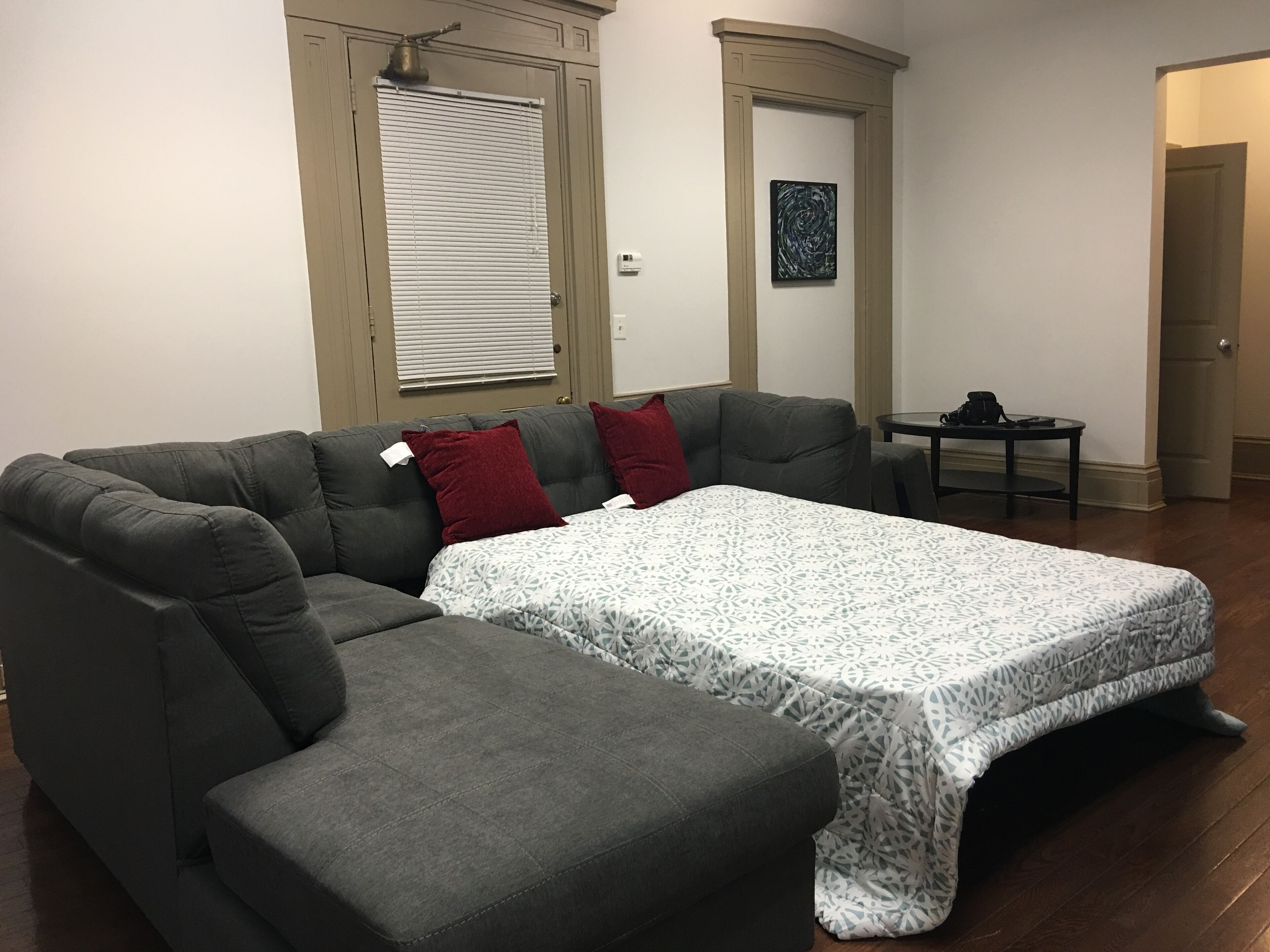 Historical Pet Friendly Apt in the Heart of Mt Vernon w/ Free Wifi, Paid Parking