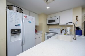 冰箱、微波炉、烤箱、洗碗机