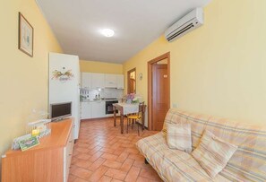 TV - Bilocale Agriturismo (Pistoia)