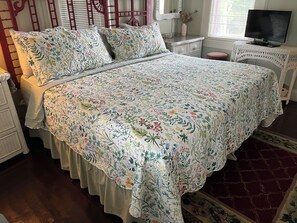 3 bedrooms, desk, iron/ironing board, free WiFi