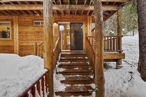 Exterior - IMMACULATE MCCALL CABIN-Very Close to Downtown/Lake/Skiing - “The Cabin’s House” (McCall)
