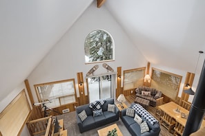 Smart TV, fireplace, video games, DVD player - IMMACULATE MCCALL CABIN-Very Close to Downtown/Lake/Skiing - “The Cabin’s House” (McCall)