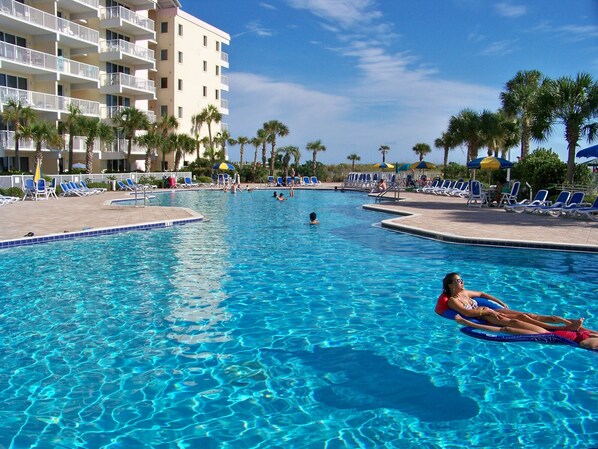 Piscine intérieure, piscine extérieure
