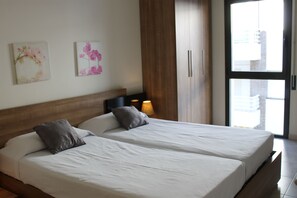 2 bedrooms, internet, bed sheets