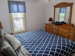 4 bedrooms, iron/ironing board, free WiFi, bed sheets