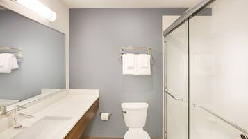 Standard Room, 1 Queen Bed, Non Smoking | Bathroom | Combined shower/tub, free toiletries, hair dryer, towels