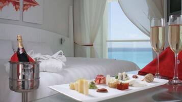 Deluxe Room, 2 Katil Kelamin (Double) | Perkhidmatan bilik - tempat makan