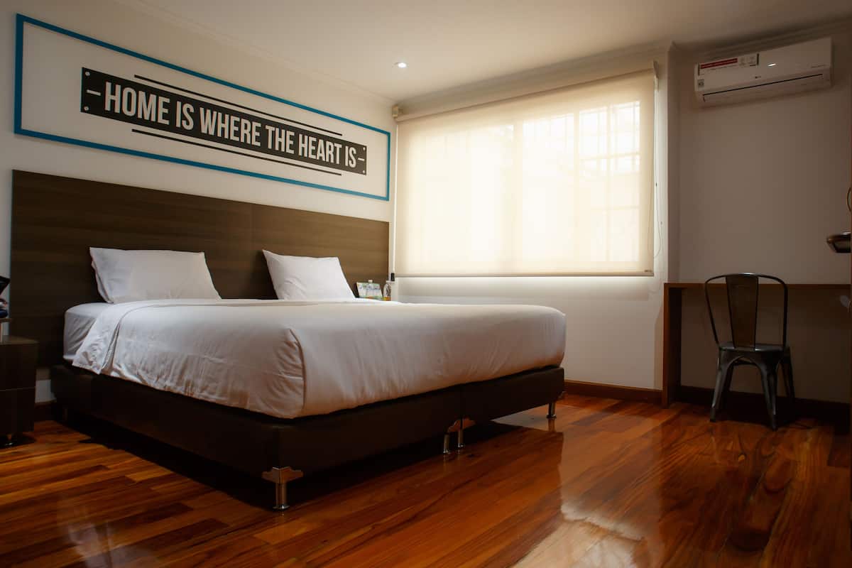 Deluxe-Doppelzimmer, mit Bad, Blick auf die Anlage | Hochwertige Bettwaren, individuell dekoriert