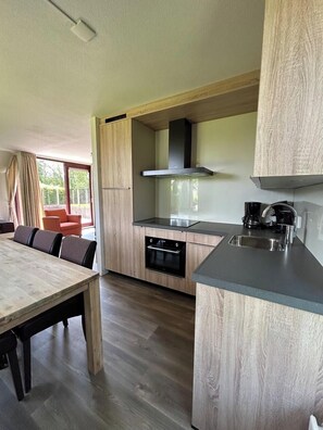 Réfrigérateur, micro-ondes, lave-vaisselle