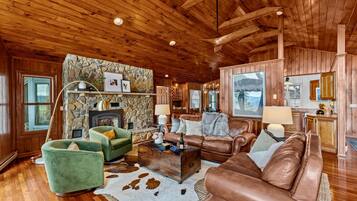 Flat-screen TV, fireplace, DVD player