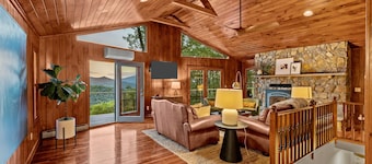 Longview Lodge: 4BR Boone Cabin w/ Sauna, Hot Tub, Pool Table & Incredible Views!