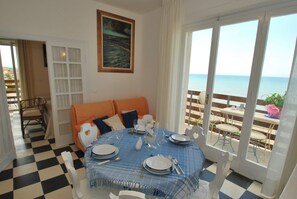 تناول الطعام