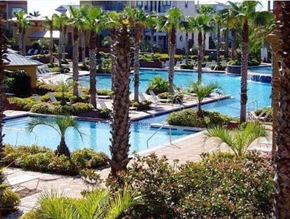 Pool - JUST  STEPS ACROSS TO 12,000 sq ft POOL. 1 BLOCK TO SHOPS, LIVE MUSIC,FREE BIKES (Seacrest Beach)