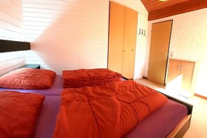 3 bedrooms, travel crib - Typ Biberbau - Three Bedroom Resort, Sleeps 6 (Bestwig)