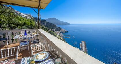 Villa Gioiello - Pool mit Meerblick und Farbtherapie