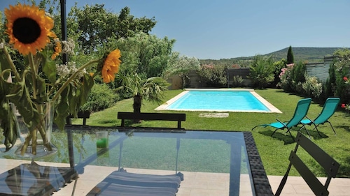 House with private pool, not shared between Vaison la Romaine and Nyons