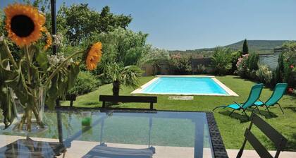 House with private pool, not shared between Vaison la Romaine and Nyons