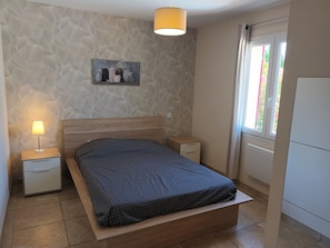 2 bedrooms, iron/ironing board, travel cot, WiFi - House with private pool, not shared between Vaison la Romaine and Nyons (Saint-Maurice-sur-Eygues.)